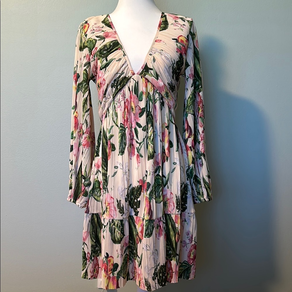 Floral V-Neck Pleated Dress